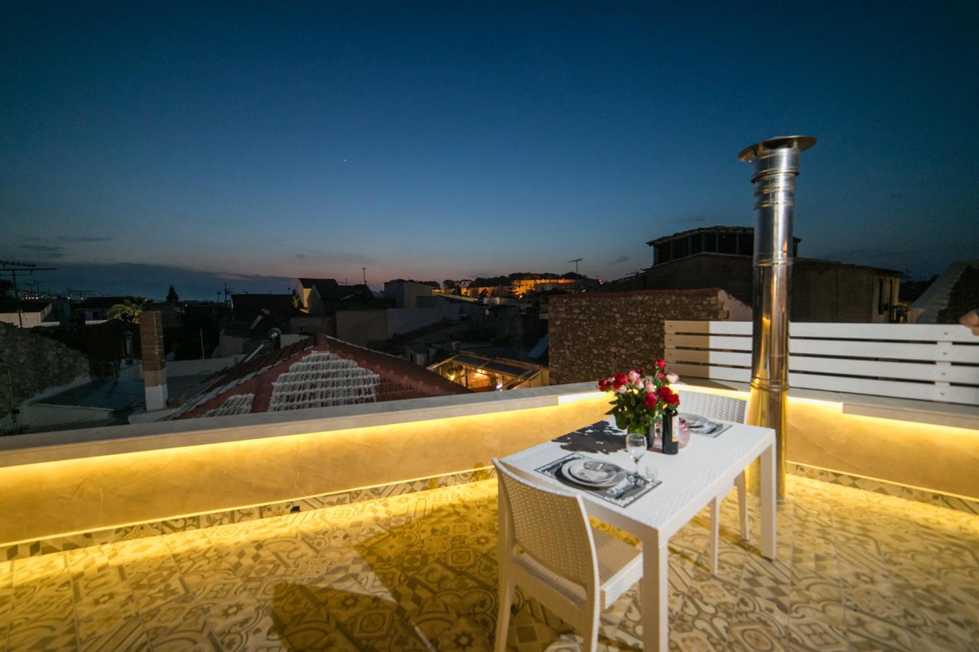 Jacuzzi Suite In The Heart Of Oldtown Rethymno  Bagian luar foto