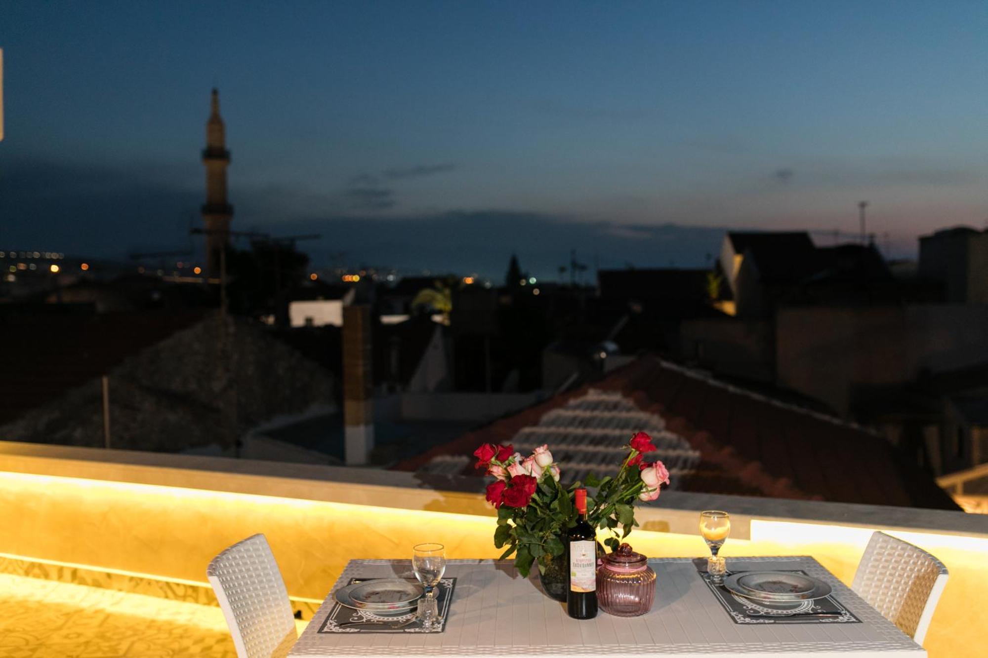 Jacuzzi Suite In The Heart Of Oldtown Rethymno  Bagian luar foto