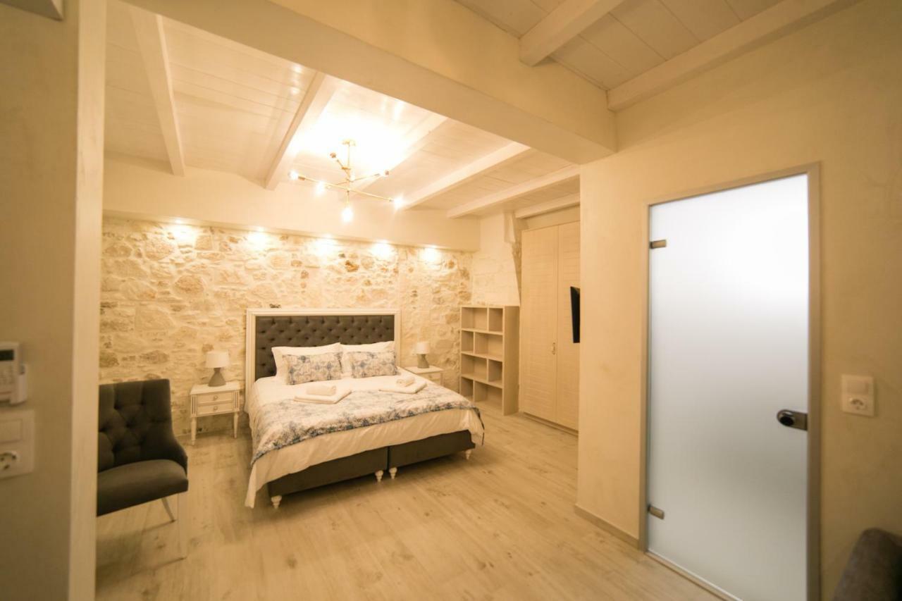Jacuzzi Suite In The Heart Of Oldtown Rethymno  Bagian luar foto