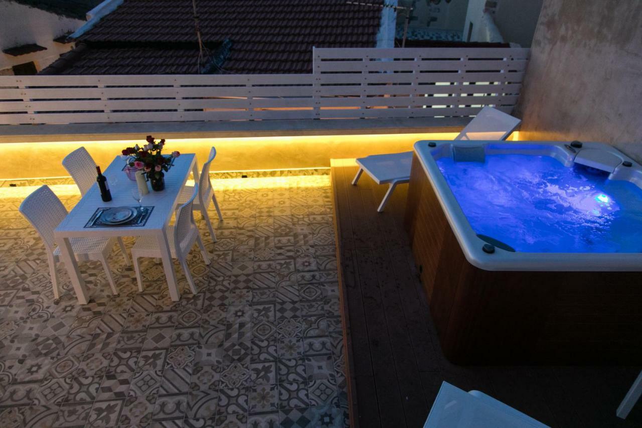 Jacuzzi Suite In The Heart Of Oldtown Rethymno  Bagian luar foto