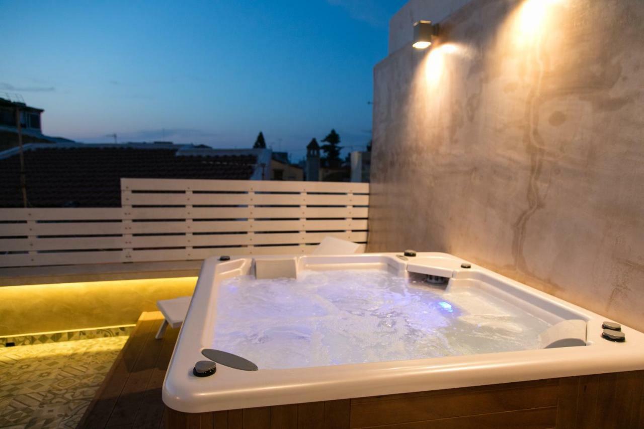 Jacuzzi Suite In The Heart Of Oldtown Rethymno  Bagian luar foto