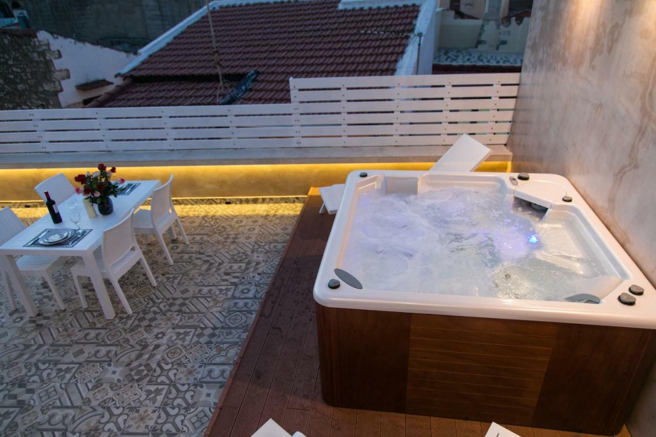 Jacuzzi Suite In The Heart Of Oldtown Rethymno  Bagian luar foto
