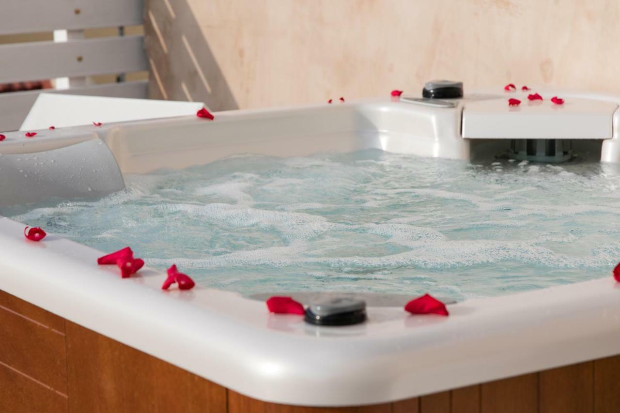 Jacuzzi Suite In The Heart Of Oldtown Rethymno  Bagian luar foto