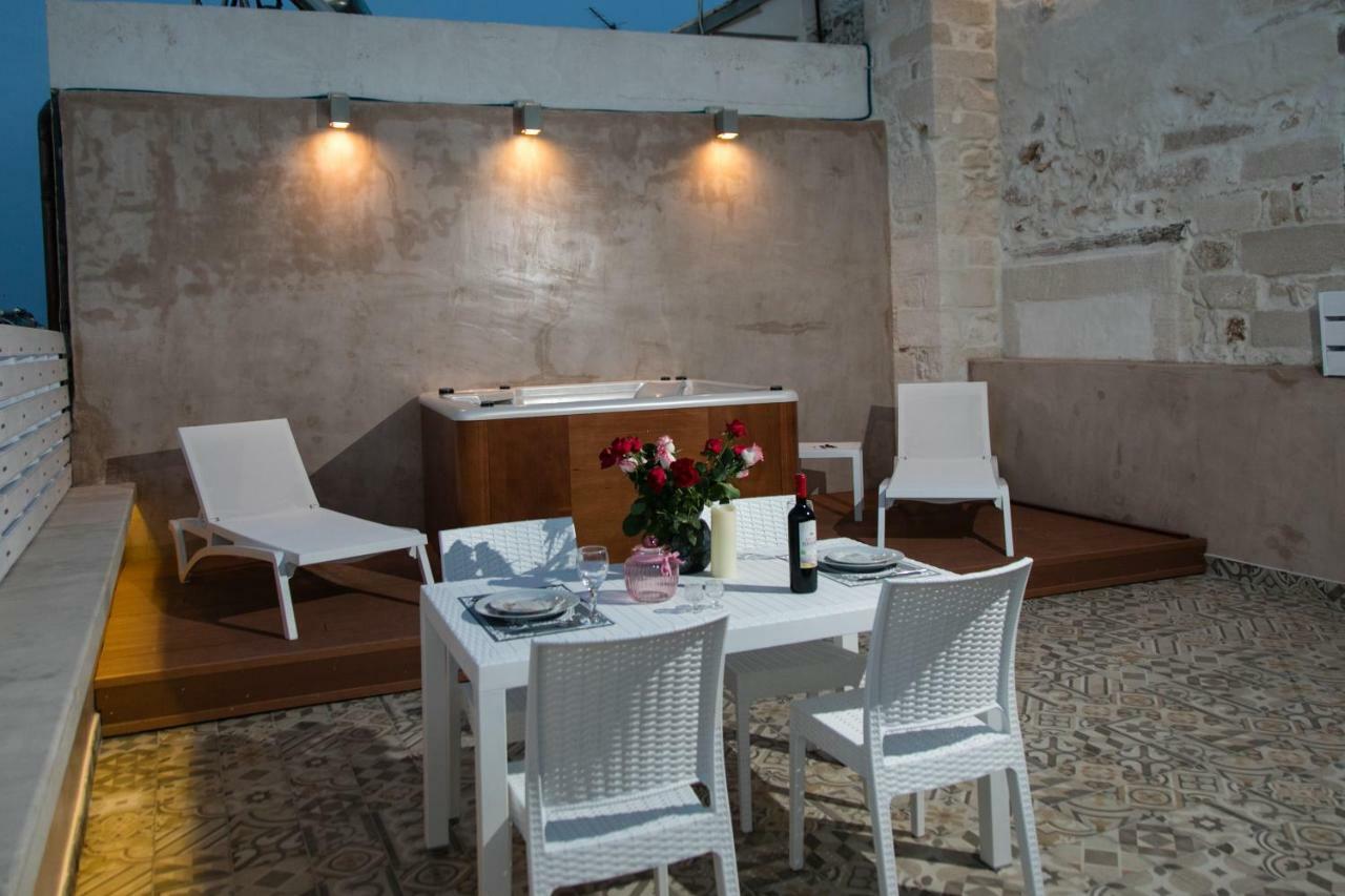Jacuzzi Suite In The Heart Of Oldtown Rethymno  Bagian luar foto