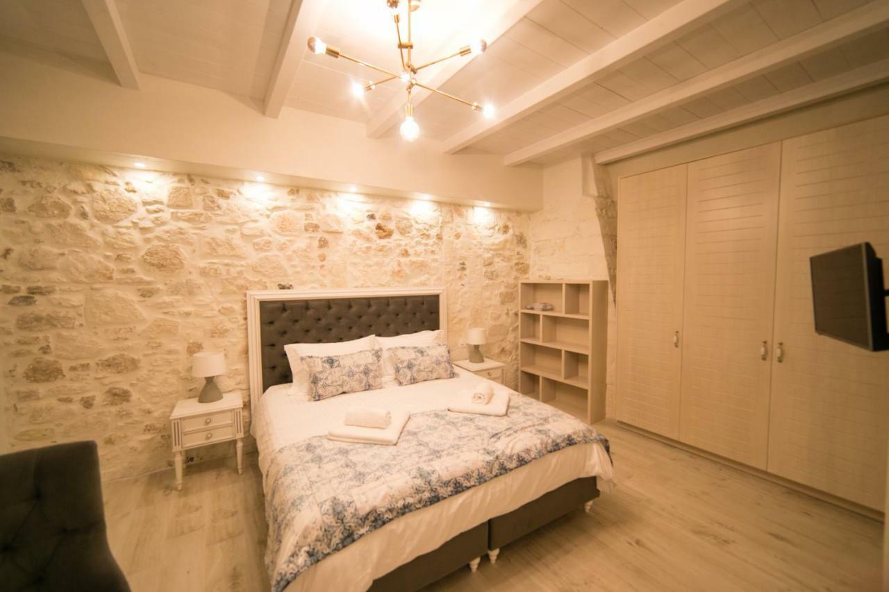 Jacuzzi Suite In The Heart Of Oldtown Rethymno  Bagian luar foto