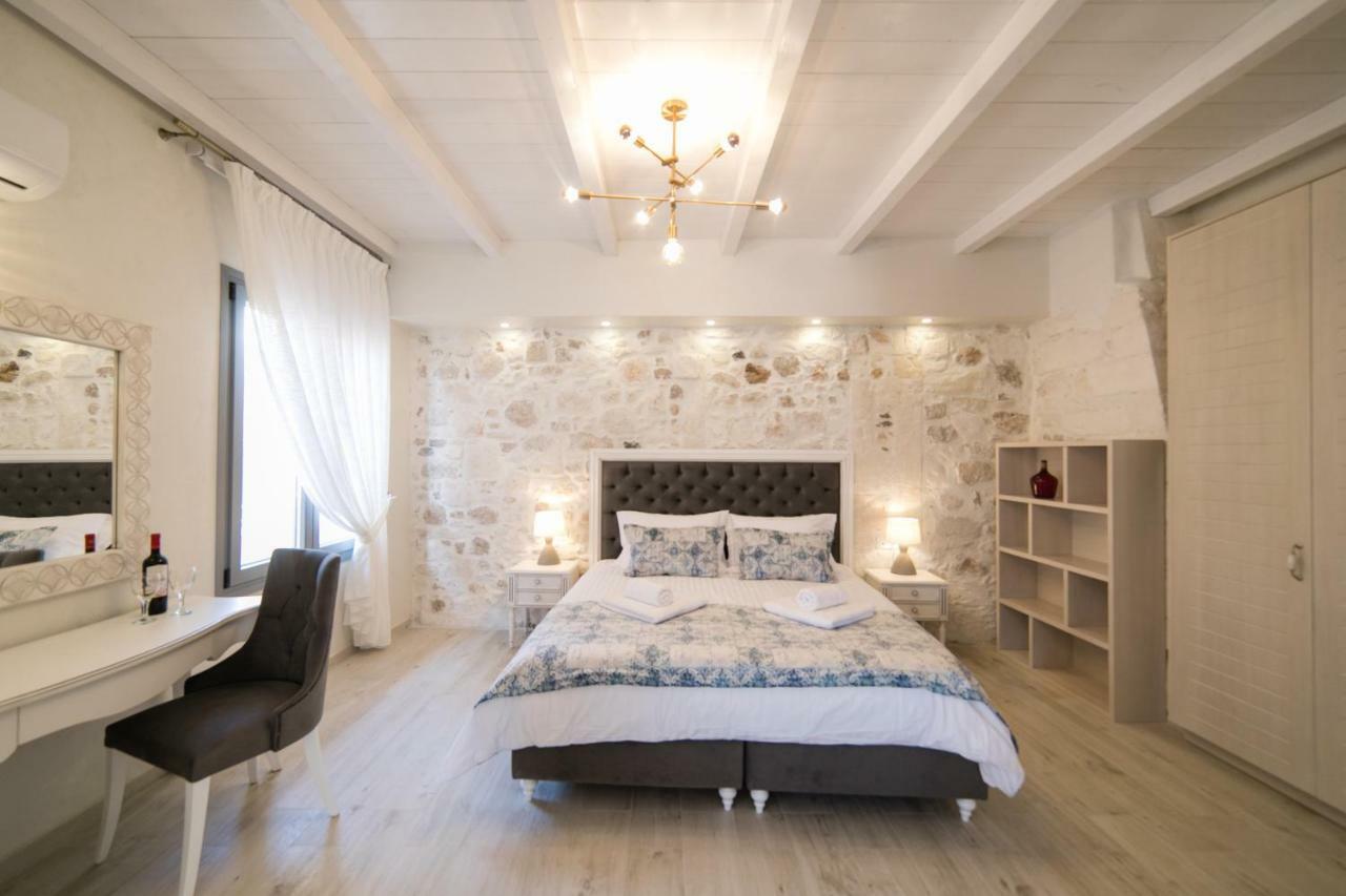 Jacuzzi Suite In The Heart Of Oldtown Rethymno  Bagian luar foto