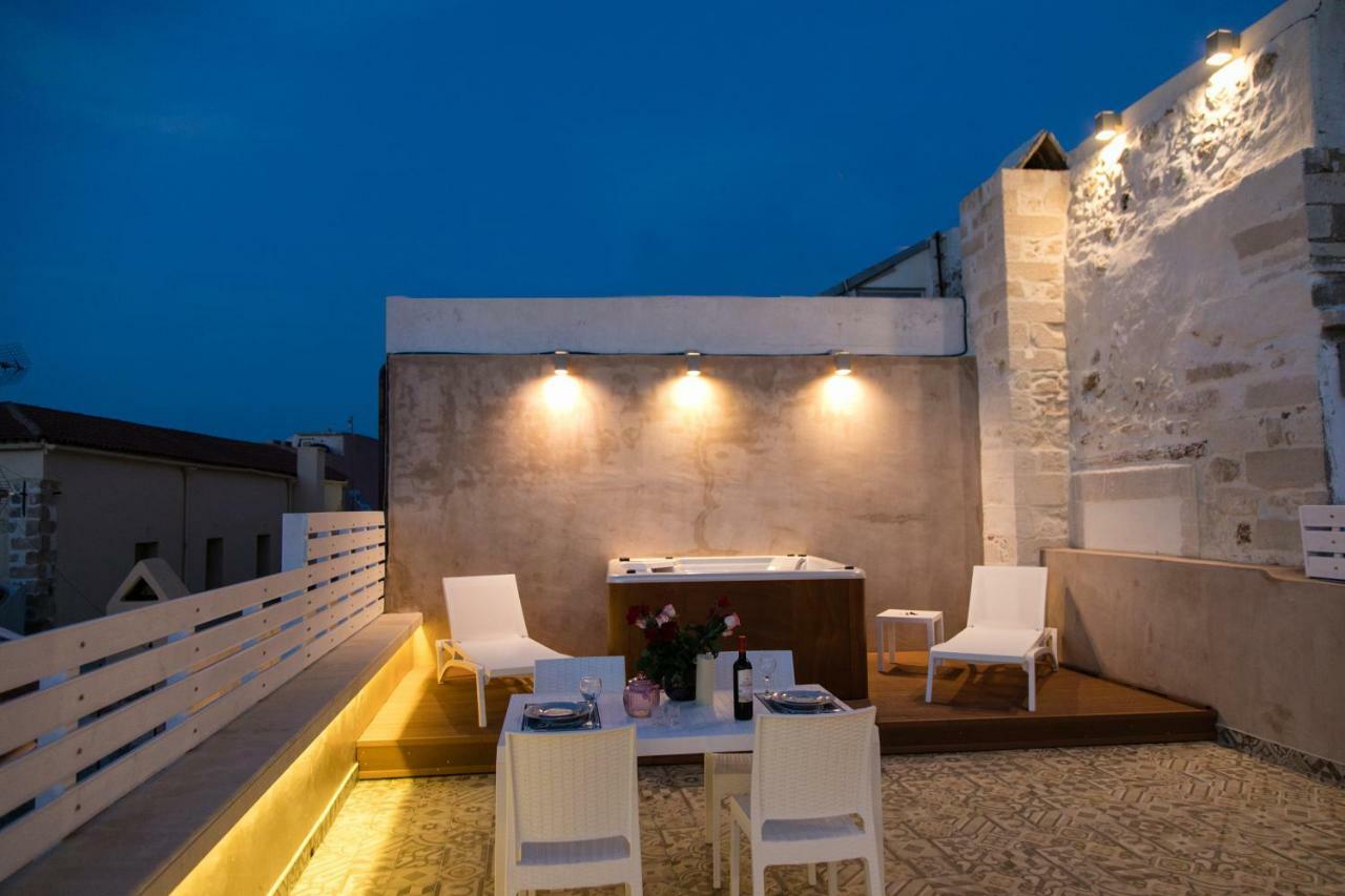 Jacuzzi Suite In The Heart Of Oldtown Rethymno  Bagian luar foto